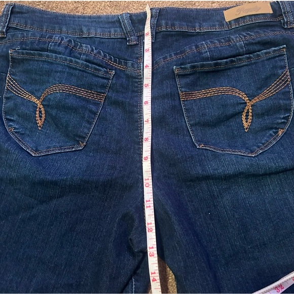 Royalty For Me Womens Dark Wash Denim Short Shorts. Size 14 - Picture 9 of 10